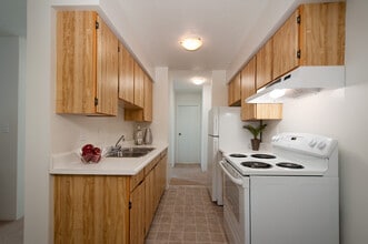 Brentlawn Towers in Burnaby, BC - Building Photo - Building Photo