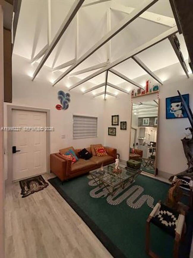 455 NW 19th Ln in Miami, FL - Foto de edificio - Building Photo