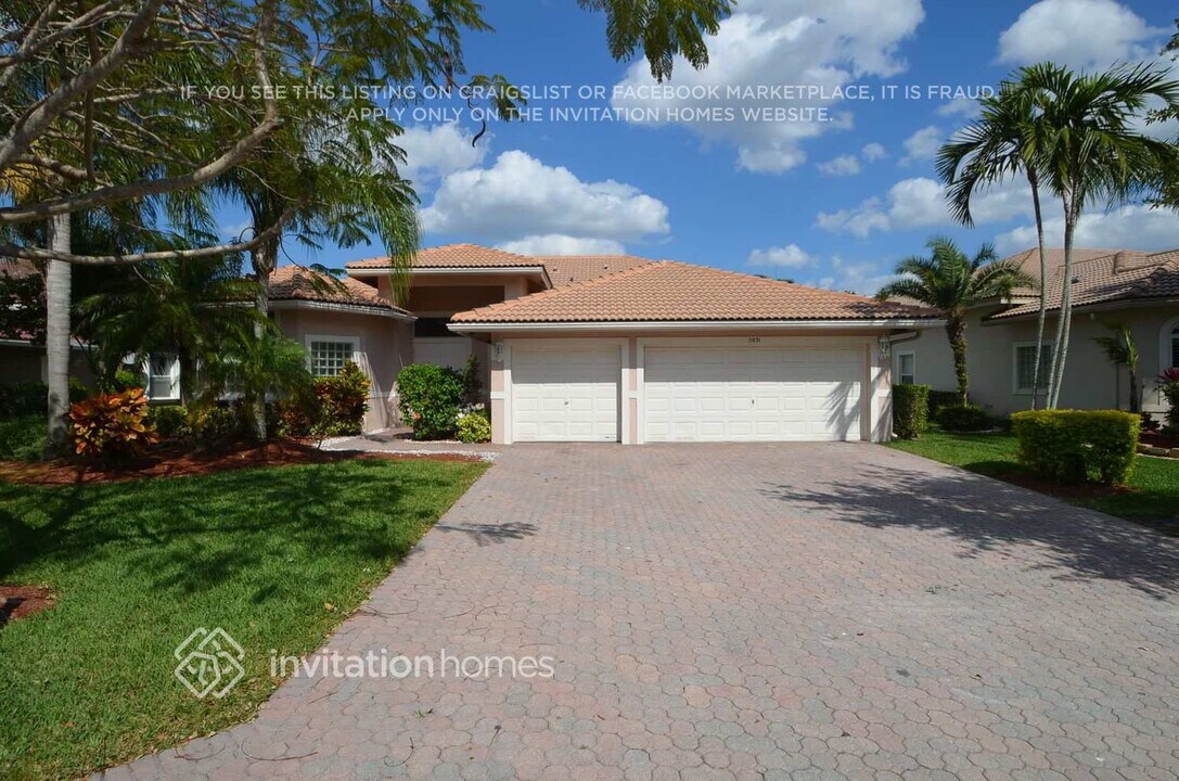5031 NW 123rd Ave in Coral Springs, FL - Foto de edificio