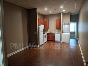 620 S Broadway St in Middleville, MI - Building Photo - Building Photo