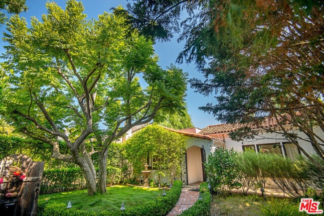 property at 921 26th St