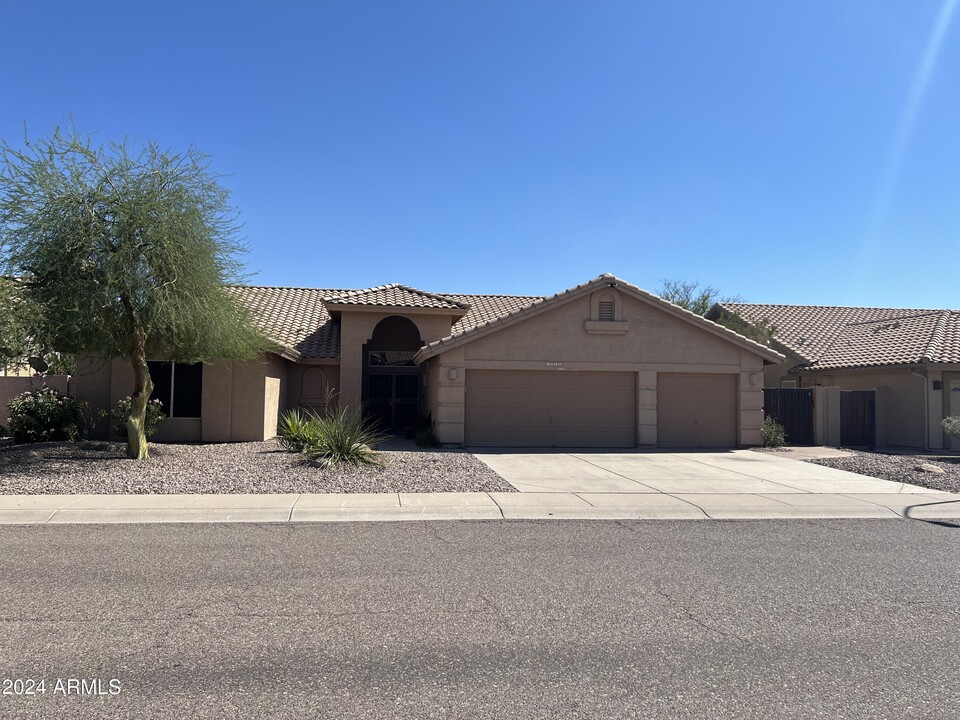 1325 W Muirwood Dr in Phoenix, AZ - Foto de edificio