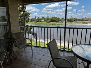 9850 Costa Mesa Ln, Unit 712 in Bonita Springs, FL - Foto de edificio - Building Photo