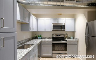 129 Guild St, Unit 109 in Norwood, MA - Building Photo