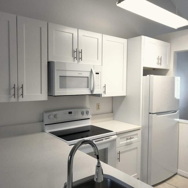 15304 Glenmoor Dr in West Palm Beach, FL - Building Photo