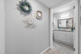 3295 Fox Chase Cir in Palm Harbor, FL - Building Photo - Building Photo