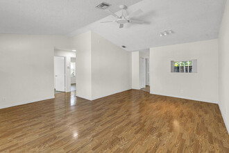 5604 Priscilla Ln in Greenacres, FL - Building Photo - Building Photo