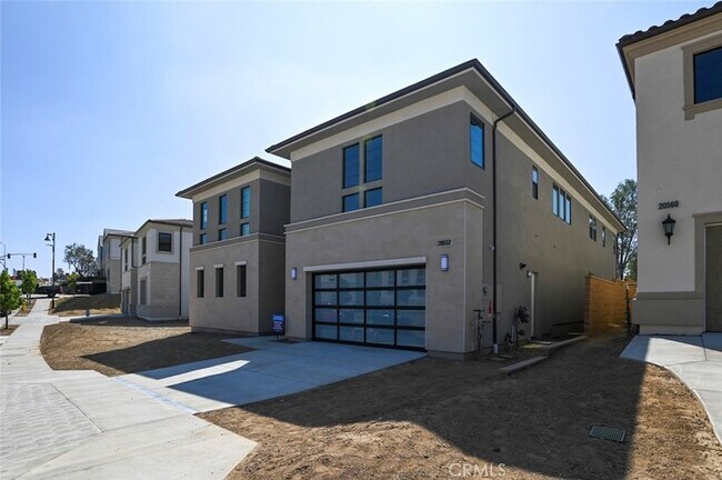 20552 Edgewood Ct in Los Angeles, CA - Building Photo - Building Photo