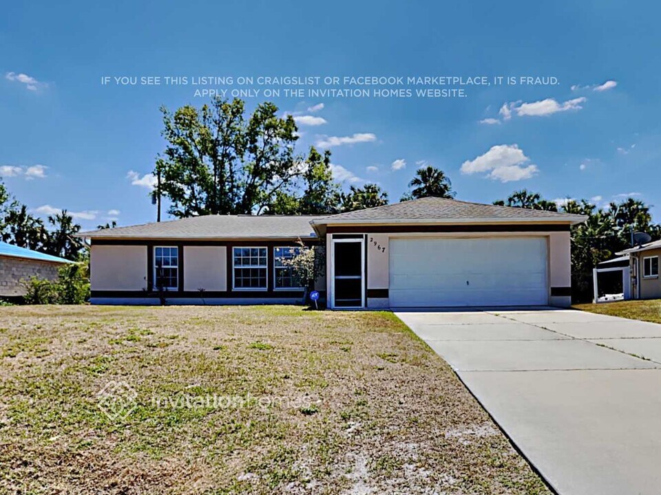 2967 E Price Blvd in North Port, FL - Foto de edificio
