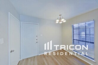 2214 Gladstone Dr in Arlington, TX - Building Photo - Building Photo