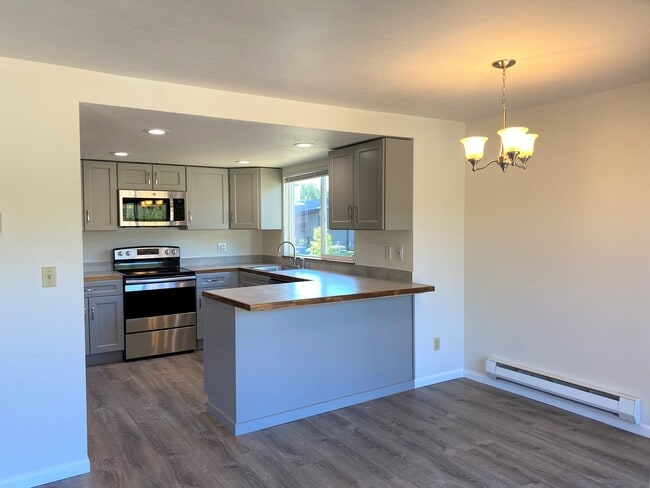 5517 108th Avenue Ct E in Puyallup, WA - Foto de edificio - Building Photo