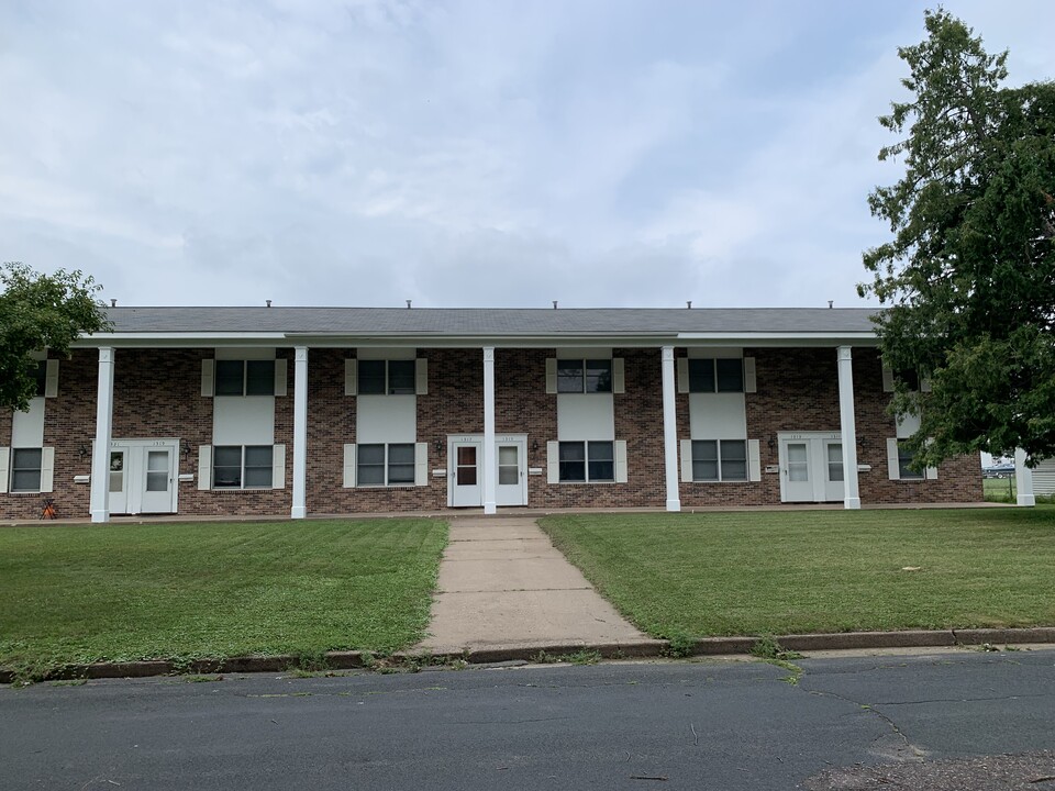 1320 5th St W, Unit Brick 2-bedroom Townhomes in Menomonie, WI - Building Photo