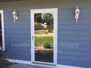 3824 Stockade Ct in Lawrence, KS - Building Photo - Building Photo