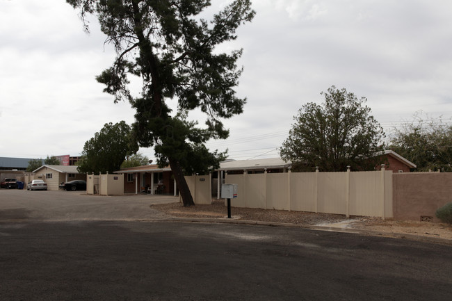 2818-2832 E Loretta Dr in Tucson, AZ - Building Photo - Building Photo