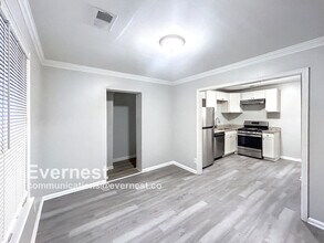 2325 Browns Mill Rd SE in Atlanta, GA - Building Photo - Building Photo