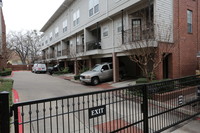 Carriage House in Dallas, TX - Building Photo - Building Photo