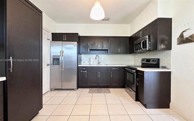 7222 SW 34th St in Miami, FL - Building Photo - Building Photo