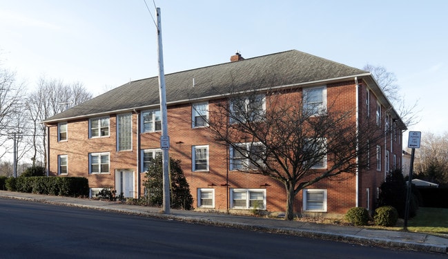 40-42 Elm Ave in Rumford, RI - Foto de edificio - Building Photo