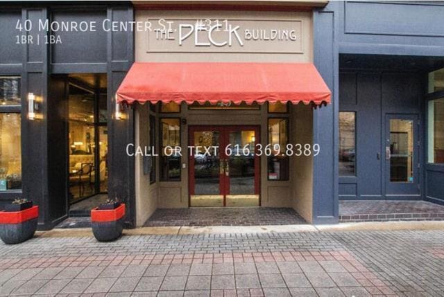 40 Monroe Center St NW in Grand Rapids, MI - Building Photo