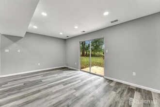 5 Pelmont Pl in Piscataway, NJ - Foto de edificio - Building Photo