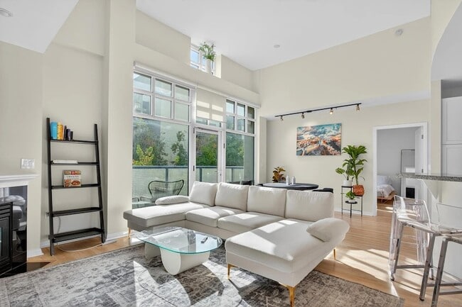 555 Front St, Unit 206 in San Diego, CA - Building Photo - Building Photo