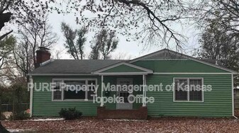 3520 SW Brendan Ave in Topeka, KS - Building Photo