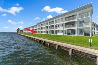 100 Shore Ct, Unit 105 in North Palm Beach, FL - Building Photo - Building Photo