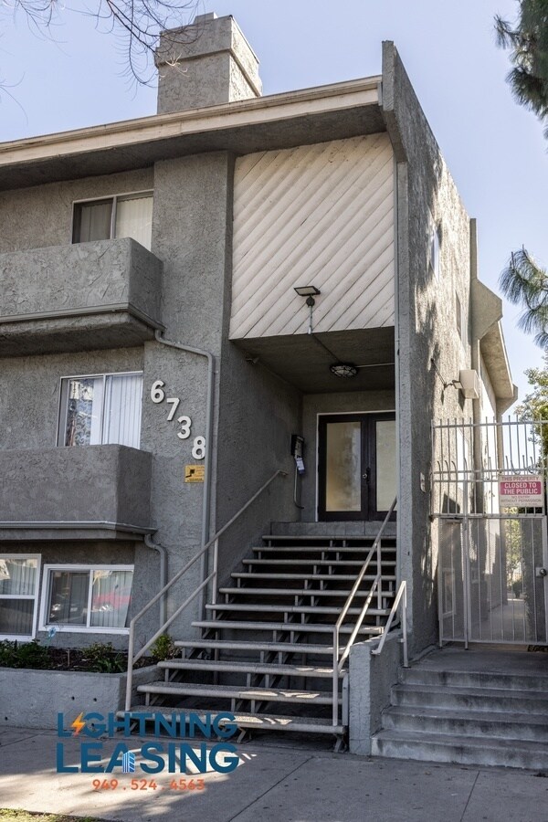 6738 Independence Ave in Los Angeles, CA - Building Photo - Building Photo