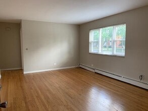 554 Pershing Ave in Glen Ellyn, IL - Building Photo - Building Photo