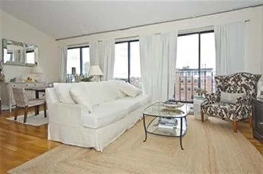 37 W Newton St in Boston, MA - Building Photo