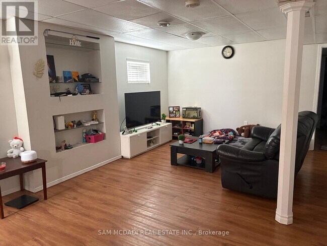 87 Rundle Crescent in Barrie, ON - Building Photo - Building Photo