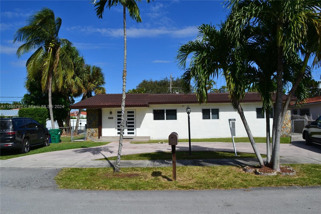 10495 SW 26th Terrace in Miami, FL - Building Photo