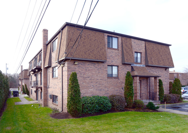 Farmington Terrace in Cranston, RI - Building Photo - Building Photo