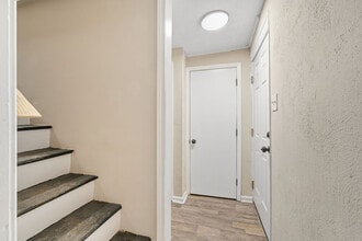 1310 Oakwood Ave in Raleigh, NC - Foto de edificio - Building Photo