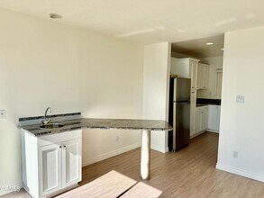 18147 Coastline Dr in Malibu, CA - Building Photo - Building Photo