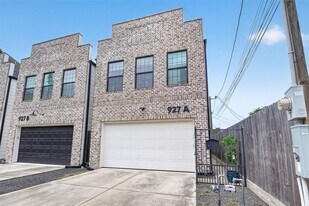 927 W 25th St in Houston, TX - Building Photo