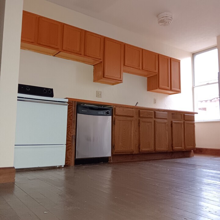 2148 Auburn Ave in Cincinnati, OH - Building Photo