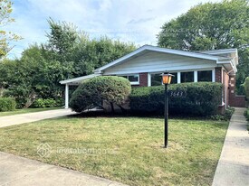 3643 Greenwood St in Skokie, IL - Building Photo