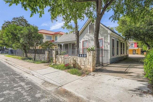 1013 E 3rd St in Austin, TX - Building Photo - Building Photo