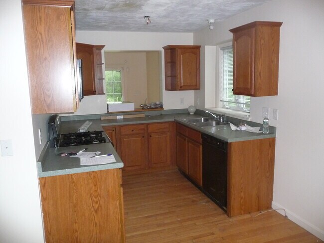 104 Pond St, Unit 104 in Attleboro, MA - Building Photo - Building Photo