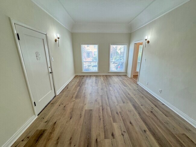 211 S Manhattan Pl in Los Angeles, CA - Building Photo - Building Photo