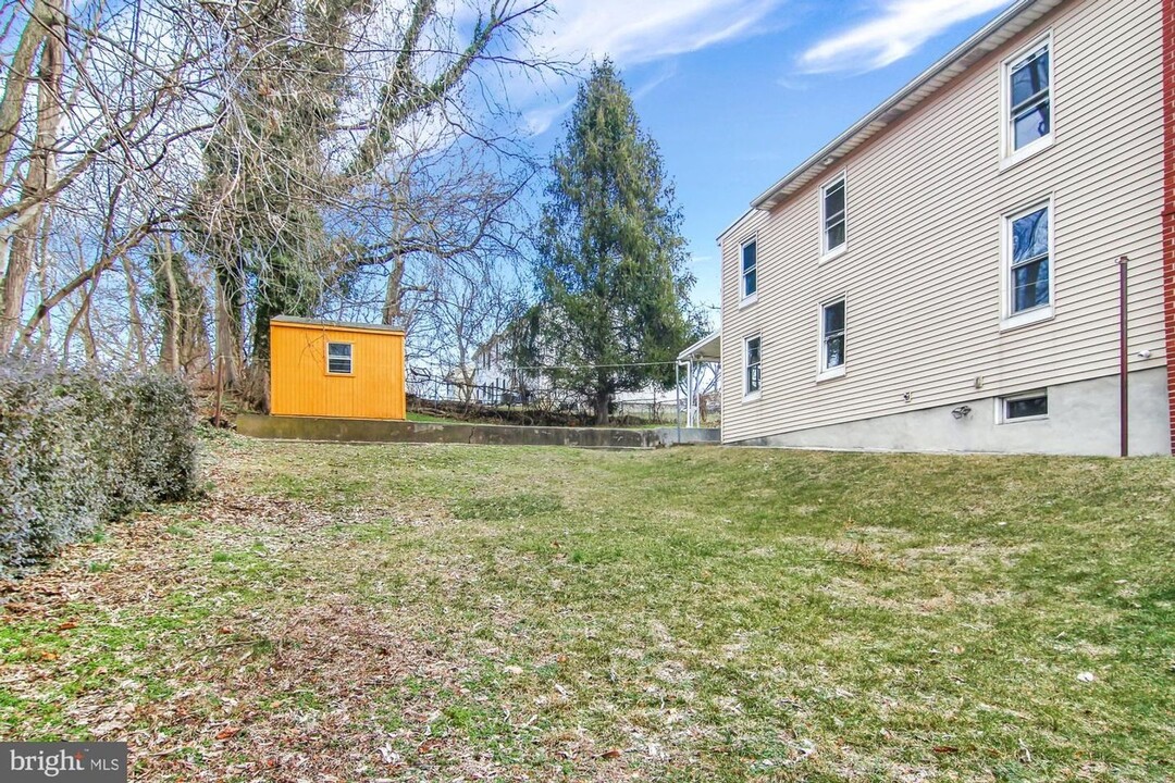 23 Hickory St in Steelton, PA - Building Photo