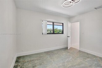 5980 SW 40th Ave in Dania, FL - Foto de edificio - Building Photo