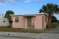 2505 Wilkins Ave in Fort Pierce, FL - Building Photo - Building Photo