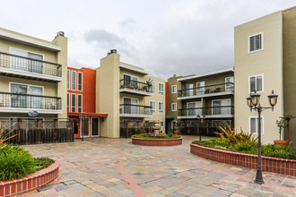 Seventy Harlan in San Leandro, CA - Foto de edificio - Building Photo