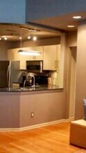 920 E 62nd St, Unit U6 in Indianapolis, IN - Foto de edificio - Building Photo
