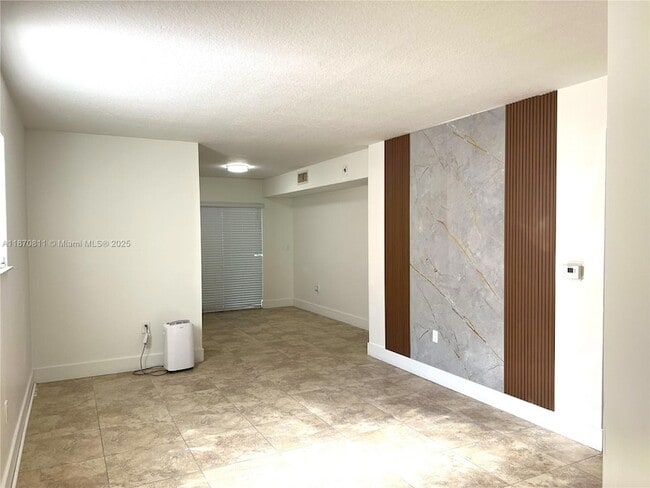 1240 SE 28th Ct, Unit 101 in Homestead, FL - Building Photo - Building Photo