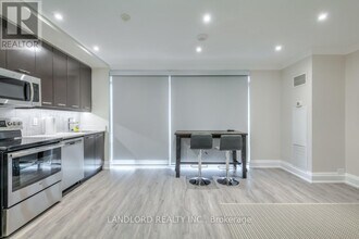 360-2360 Square One Dr in Mississauga, ON - Building Photo - Building Photo
