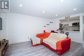 2410 Orient Park Dr in Ottawa, ON - Building Photo - Building Photo