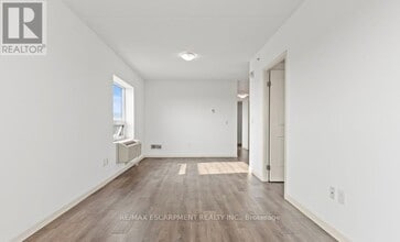 220 Cannon St E in Hamilton, ON - Building Photo - Building Photo